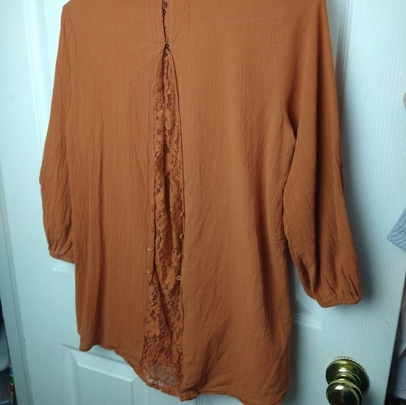 Monoreno burnt orange 3/4 sleeve front button collared shirt. Size S - Picture 9 of 9